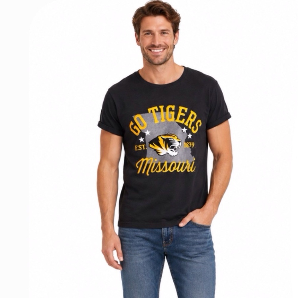 Missouri Tigers Adult T Shirt Size Medium Cotton Comfort Fit Cuffed Sleeve New